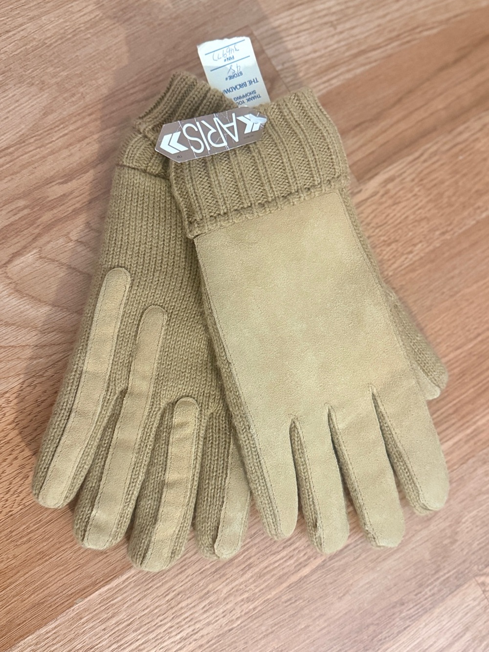 Vintage Aris Women’s Tan Knit Gloves with Suede Palm